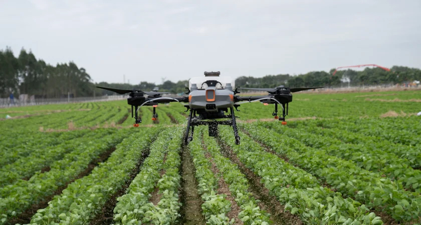 Spraying-Drones-T10-Spreading-copia