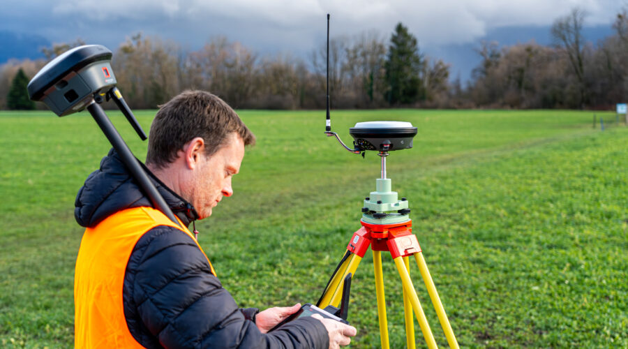 Leica GS16 GS18 GNSS Base Set Up (67)