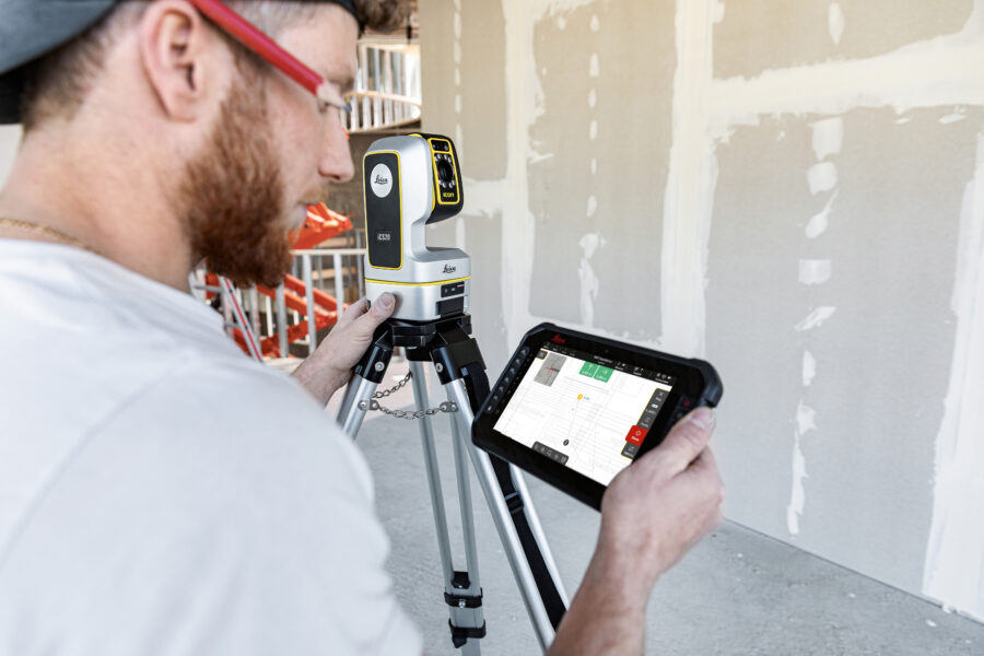 Leica_iCON_iCS20_CTP_ tablet_CSX8_man_3