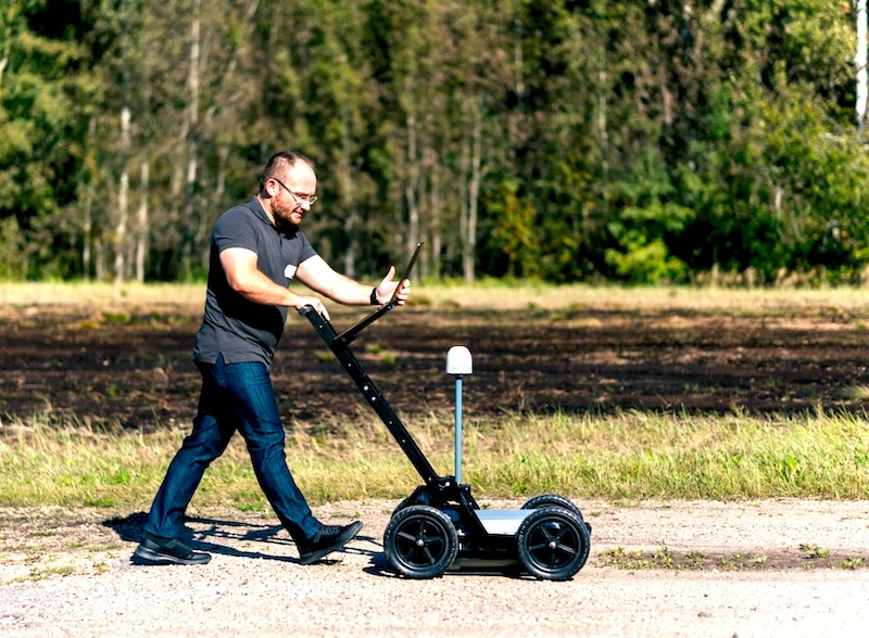 SPH_Engineering-Zond_Aero_500NG-GPR_on _cart
