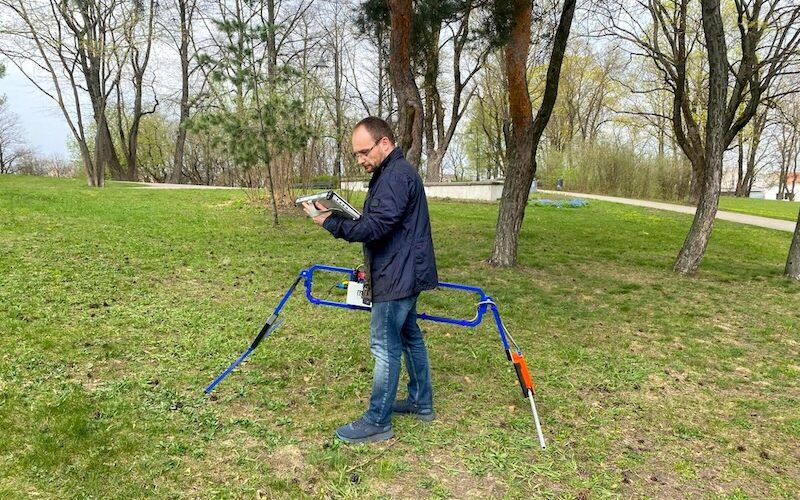 SPH_Engineering-Zond-Aero-LF-GPR-mounted-on_rame_for_terrestrial_survey