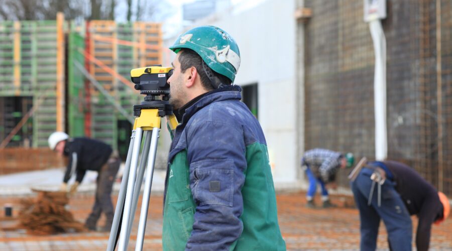 Equipos topográficos: Niveles digitales, láser y distanciómetros