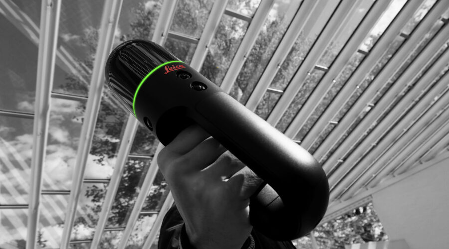 BLK2GO_In_Hand_BW