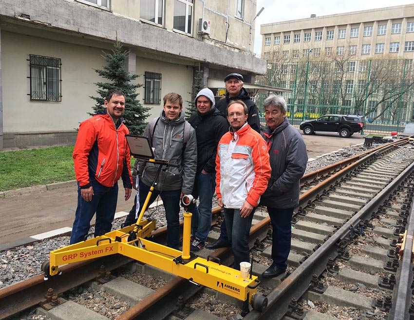 Formación sobre carro de vías férreas Amberg Rail en Moscú