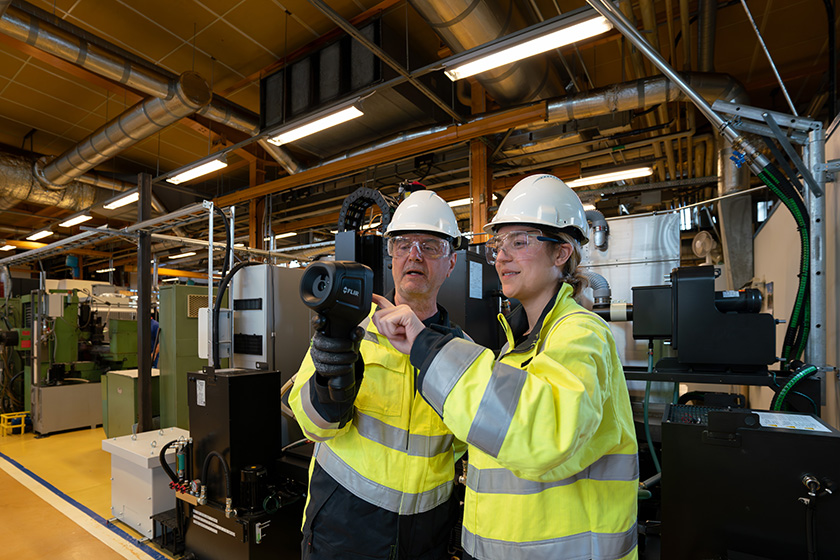 AGREGUE NOTAS E TRANSMITA VÍDEOS A PARTIR DO INTERFACE DA CÂMARA COM ÉCRAN TÁCTIL