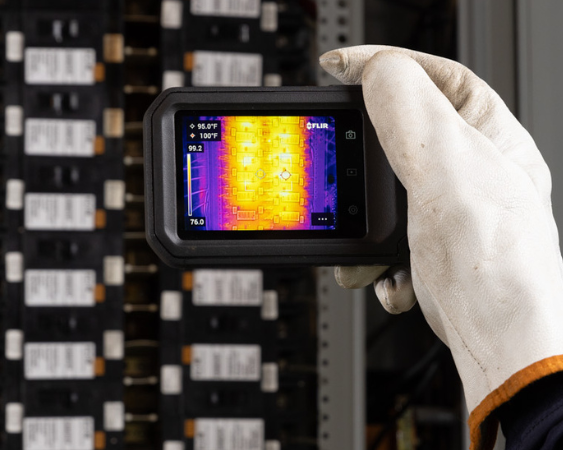 flir-c8-accuracy-electrical-panel-563x450-1