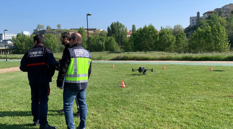 Forças de segurança com drone