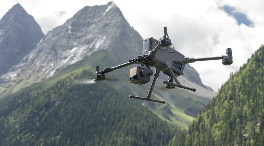 Câmara LiDAR DJI Zenmuse L3 montada no drone Matrice 400