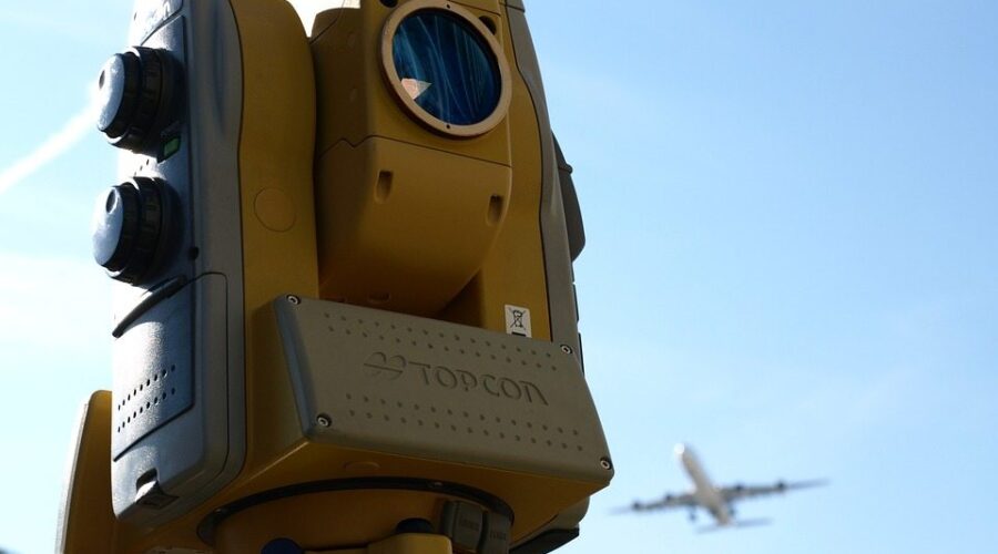Equipos topográficos: ¿Por qué la evaluación de terrenos es fundamental en la construcción?