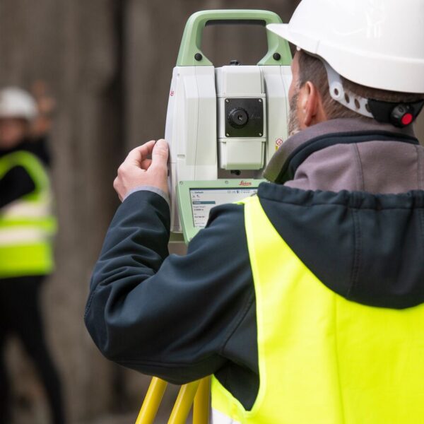 Sistemas GNSS/GPS de Alta Precisión y Estaciones Totales Robóticas