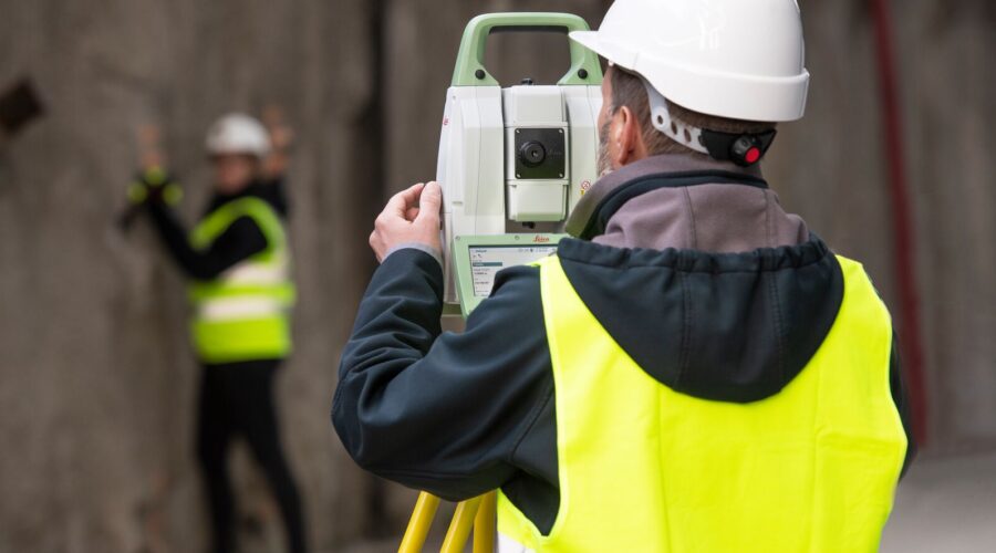 Sistemas GNSS/GPS de Alta Precisión y Estaciones Totales Robóticas
